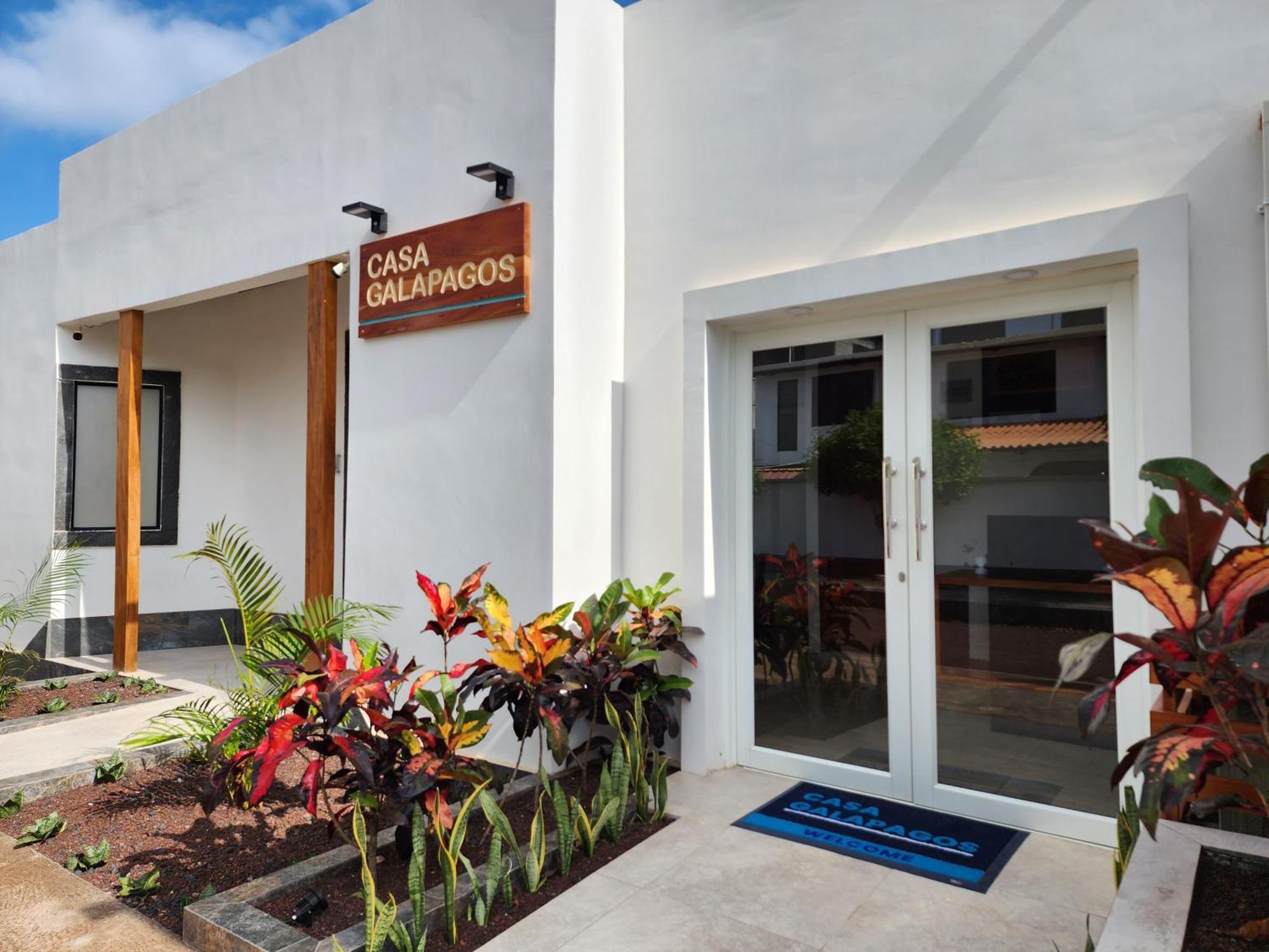 Casa Galapagos By Hostal Fragata بويرتو أيورا المظهر الخارجي الصورة