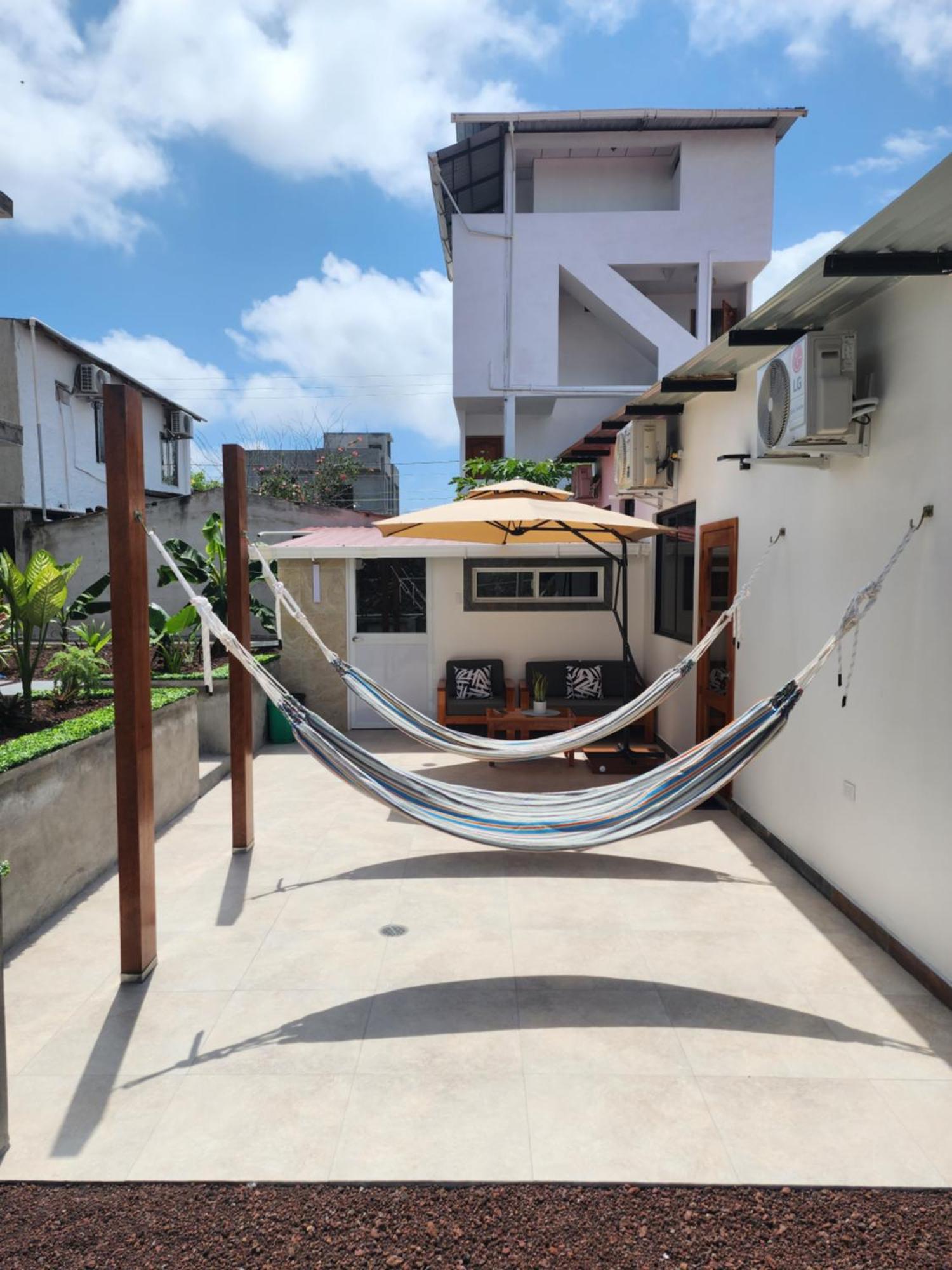 Casa Galapagos By Hostal Fragata بويرتو أيورا المظهر الخارجي الصورة